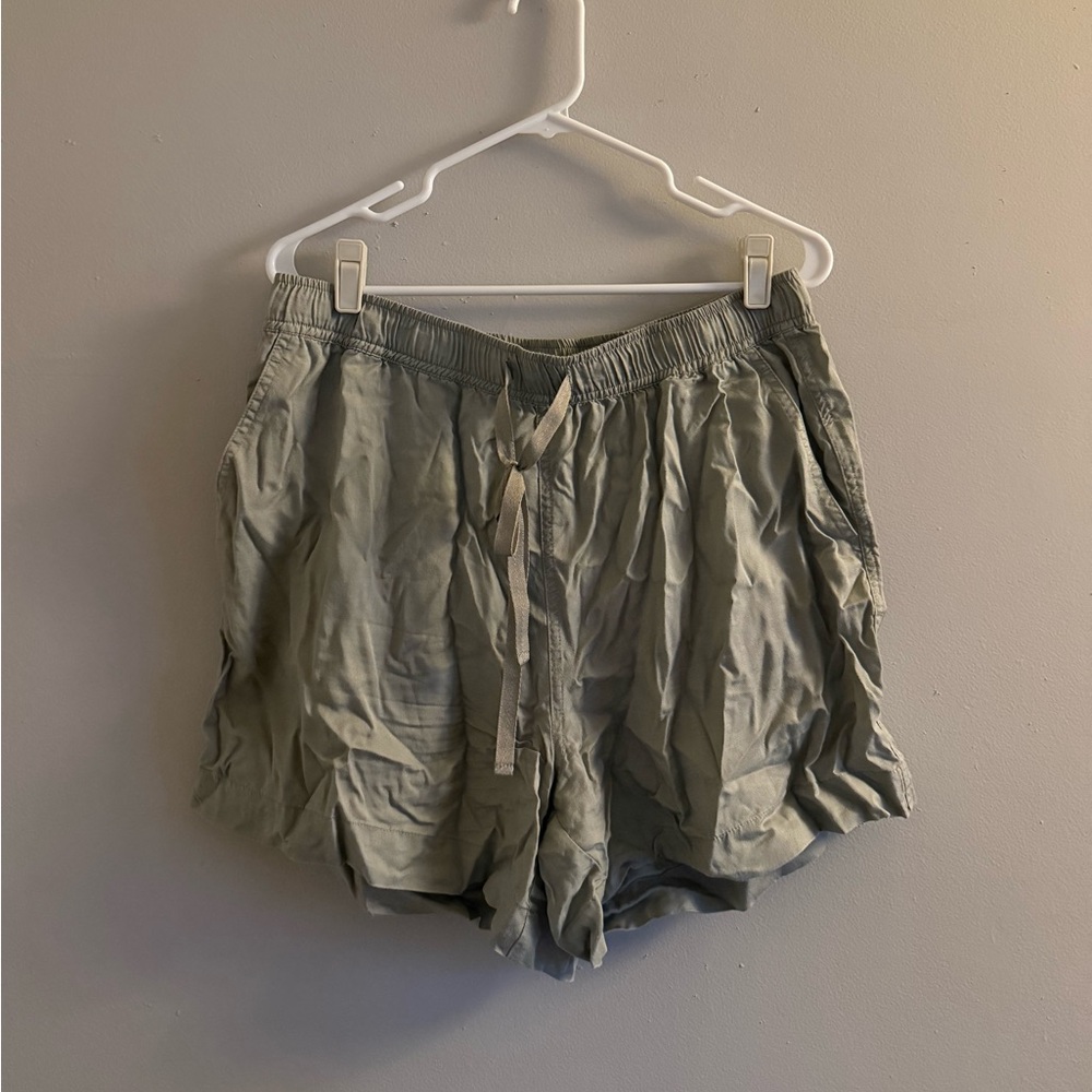 High-Waist Olive Drawstring Women’s Shorts with Pockets
